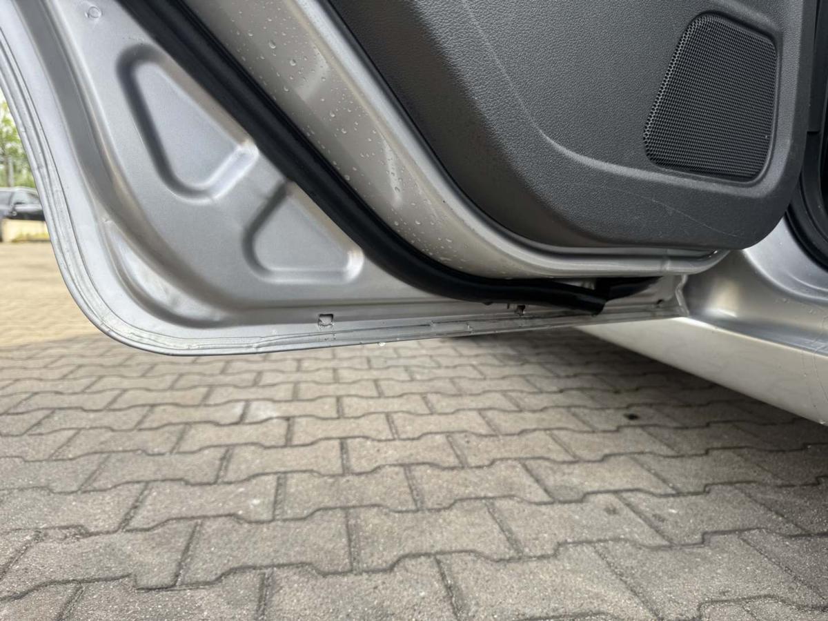 Ford Focus 2 original T&uuml;r hinten links Polar Silber Flie&szlig;heck Rohbau Bj.2005